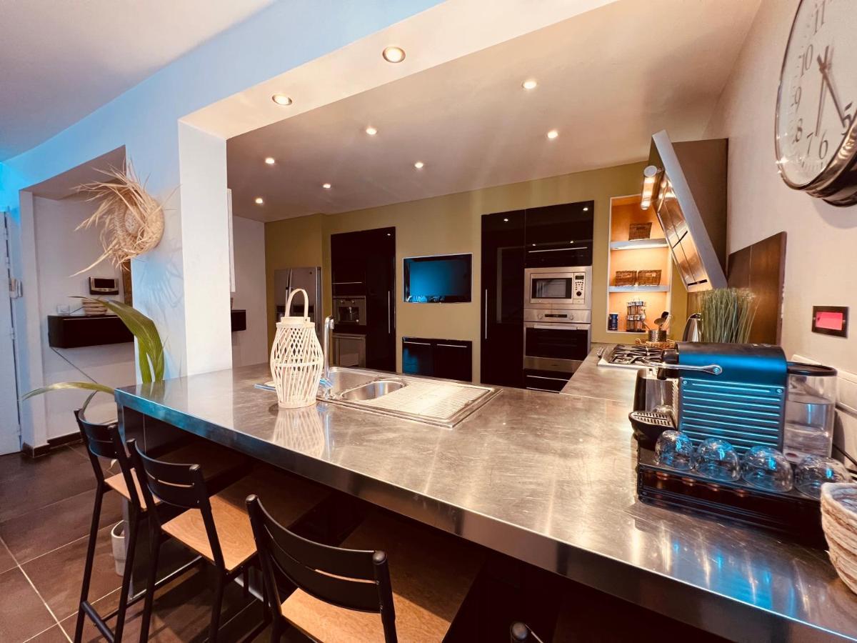 Maison De Village Ecusson - Logement Entier - 160M2 - 4Chambres - Centre Ville - Terrasse - Climatise Ним Экстерьер фото